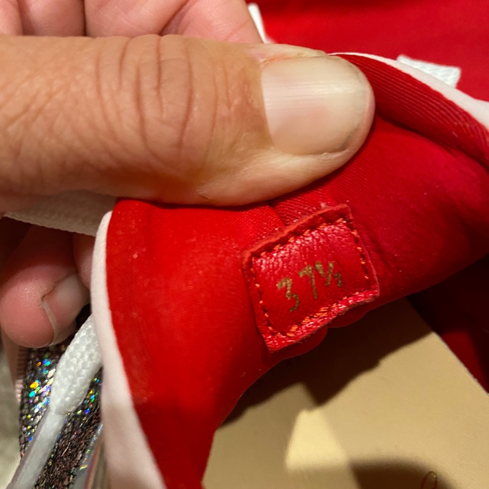 Louis Vuitton tennis shoes - Picture 6 of 6